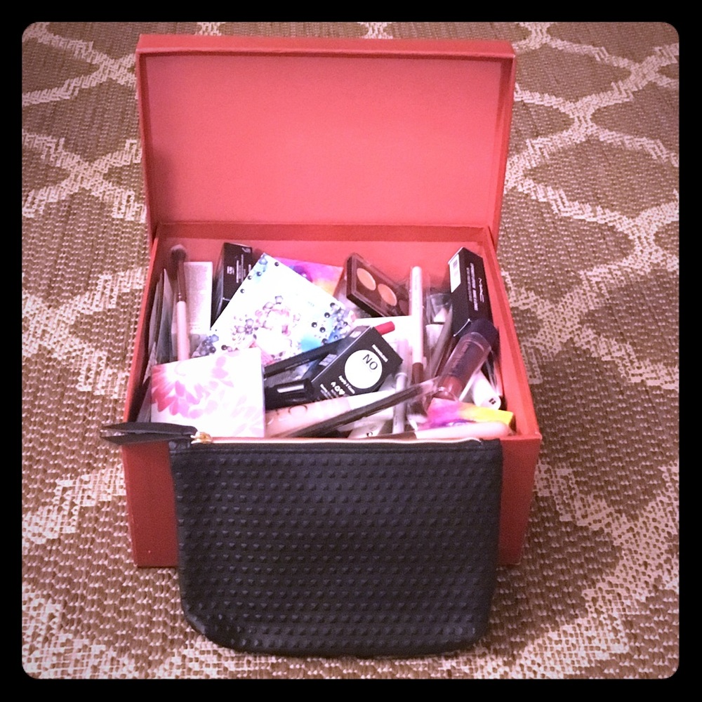 IPSY MYSTERY MAKEUP BAG đđđ - Picture 1 of 5